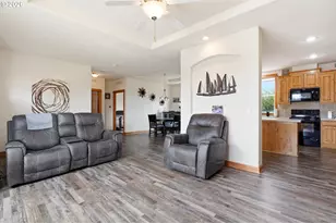 744 St James Pl, Molalla, OR 97038 - Photo 8