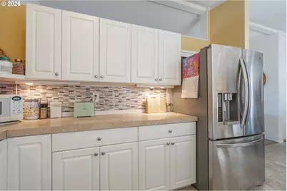 1230 SW Emma Dr, McMinnville, OR 97128 - Photo 6