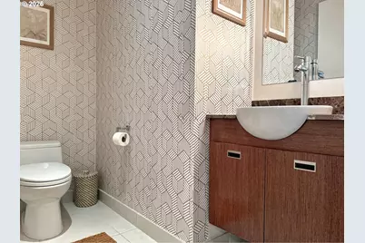 1310 NW Naito Pkwy #509, Portland, OR 97209 - Photo 18