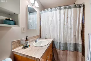 13241 SE Washington St, Portland, OR 97233 - Photo 16