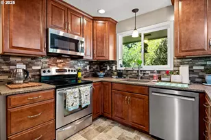 13241 SE Washington St, Portland, OR 97233 - Photo 12