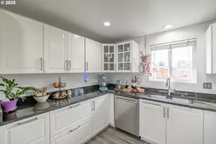 213 NW Lalack Ct, Dallas, OR 97338 - Photo 14