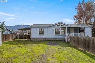 308 NW Civil Bend Ave, Winston, OR 97496 - Photo 2