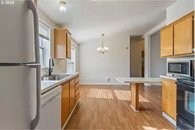 308 NW Civil Bend Ave, Winston, OR 97496 - Photo 18