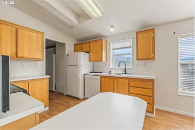 308 NW Civil Bend Ave, Winston, OR 97496 - Photo 16