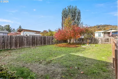 308 NW Civil Bend Ave, Winston, OR 97496 - Photo 38