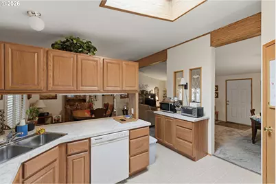 565 Shorepines Ave, Coos Bay, OR 97420 - Photo 12