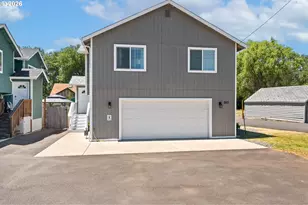 563 S State St, Sutherlin, OR 97479 - Photo 1