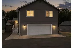 563 S State St, Sutherlin, OR 97479 - Photo 2