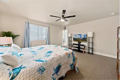563 S State St, Sutherlin, OR 97479 - Photo 16
