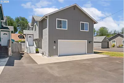 563 S State St, Sutherlin, OR 97479 - Photo 2