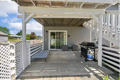 563 S State St, Sutherlin, OR 97479 - Photo 36