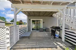 563 S State St, Sutherlin, OR 97479 - Photo 36