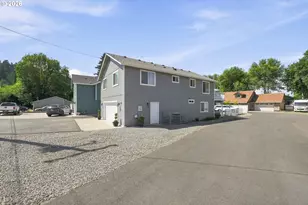 563 S State St, Sutherlin, OR 97479 - Photo 2