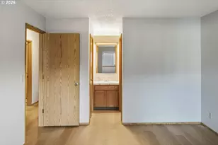 12516 SE Stark St, Portland, OR 97233 - Photo 32