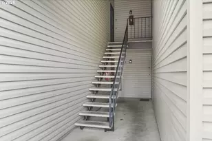 12516 SE Stark St, Portland, OR 97233 - Photo 46