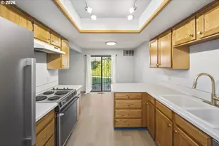 12516 SE Stark St, Portland, OR 97233 - Photo 4