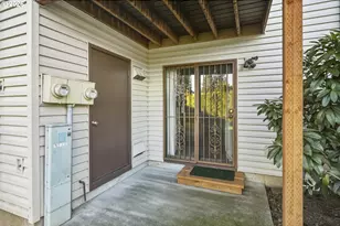 12516 SE Stark St, Portland, OR 97233 - Photo 38