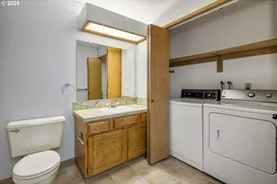 12516 SE Stark St, Portland, OR 97233 - Photo 22