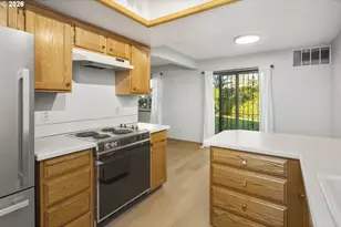 12516 SE Stark St, Portland, OR 97233 - Photo 8