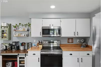 1277 W 14th St, Coquille, OR 97423 - Photo 8