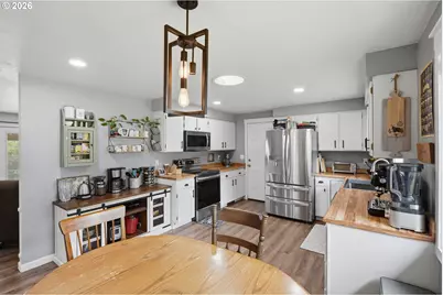 1277 W 14th St, Coquille, OR 97423 - Photo 10