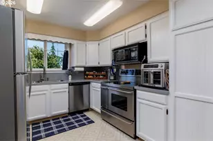 4718 N Amherst St, Portland, OR 97203 - Photo 8