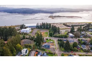 790 Oregon Ave, North Bend, OR 97459 - Photo 46