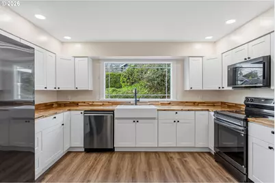 790 Oregon Ave, North Bend, OR 97459 - Photo 20