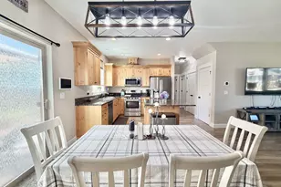 1202 Albatross Ct, Sweet Home, OR 97386 - Photo 12