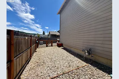 1202 Albatross Ct, Sweet Home, OR 97386 - Photo 38