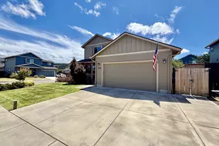 1202 Albatross Ct, Sweet Home, OR 97386 - Photo 2