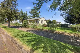 719 18th St, Springfield, OR 97477 - Photo 22