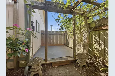 719 18th St, Springfield, OR 97477 - Photo 20