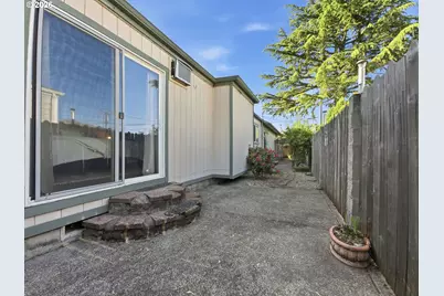 719 18th St, Springfield, OR 97477 - Photo 18