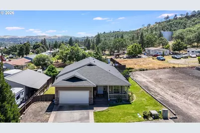 1490 Elberta St, The Dalles, OR 97058 - Photo 2