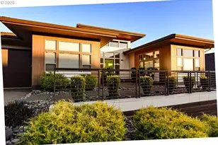 688 W X St, Washougal, WA 98671 - Photo 2