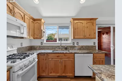 4940 Keiko Ct NE, Salem, OR 97305 - Photo 16