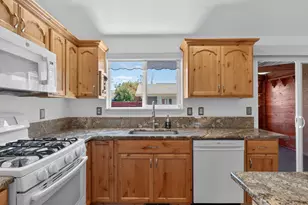 4940 Keiko Ct NE, Salem, OR 97305 - Photo 16