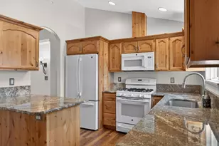 4940 Keiko Ct NE, Salem, OR 97305 - Photo 14