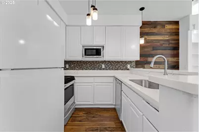 4815 SW 1st Ave, Portland, OR 97239 - Photo 6