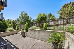 567 SW Chinook Terrace, Portland, OR 97225 - Photo 4