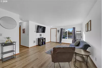 1336 S 7th St, Cottage Grove, OR 97424 - Photo 6