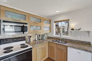 559 NE Bridgeton Rd, Portland, OR 97211 - Photo 20
