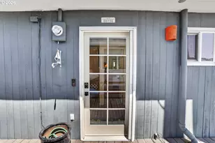 559 NE Bridgeton Rd, Portland, OR 97211 - Photo 6