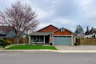 606 E Johnson St, Carlton, OR 97111 - Photo 2