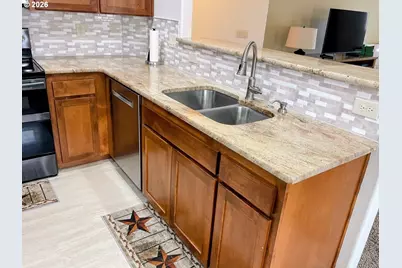 606 E Johnson St, Carlton, OR 97111 - Photo 12