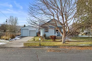 1029 Walnut St, Baker City, OR 97814 - Photo 1
