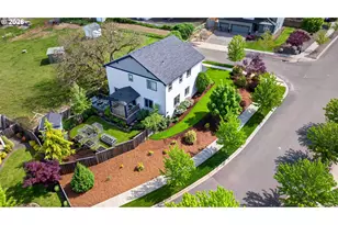 191 SW Mount St Helens St, McMinnville, OR 97128 - Photo 36