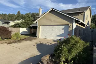 279 S 71st St, Springfield, OR 97478 - Photo 4